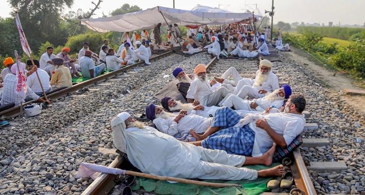 सरकार को ललकार, यात्रियों का सत्कार, किसान संगठनों ने बनाई योजना