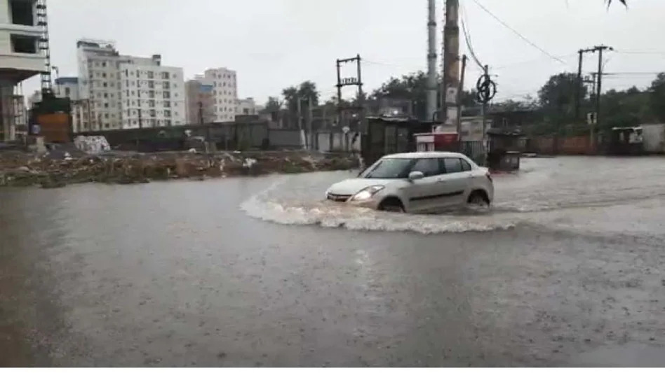 Rajasthan Weather: राजस्थान में बाढ़ जैसे हालात के बीच भारी बारिश की चेतावनी, दो दिन बंद रहेंगे स्कूल 