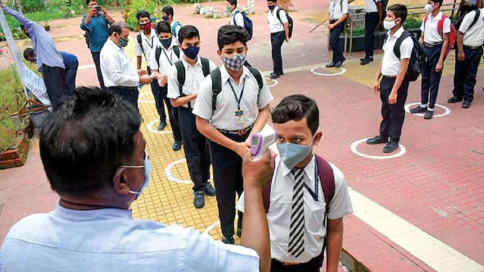 Pollution लेवल घटते ही सरकार ने लिया फैसला  दिल्ली में स्कूल-कॉलेज 29 नवंबर से खुलेंगे, खत्म होगा वर्क फ्रॉम होम... 